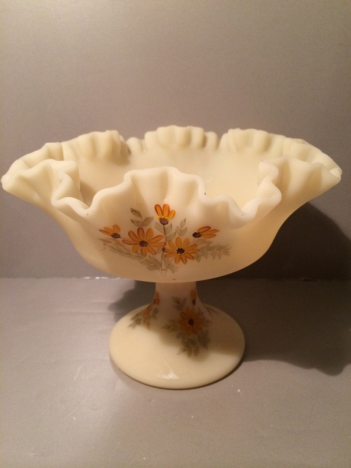 Ruffled Ceramic Soap Dish